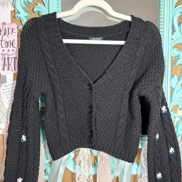 Wild Fable Black Cable Knit Cropped Cardigan Sweater Floral Embroidered Size XS - Picture 2 of 8